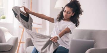 mujer testando productos gratis de Shein.